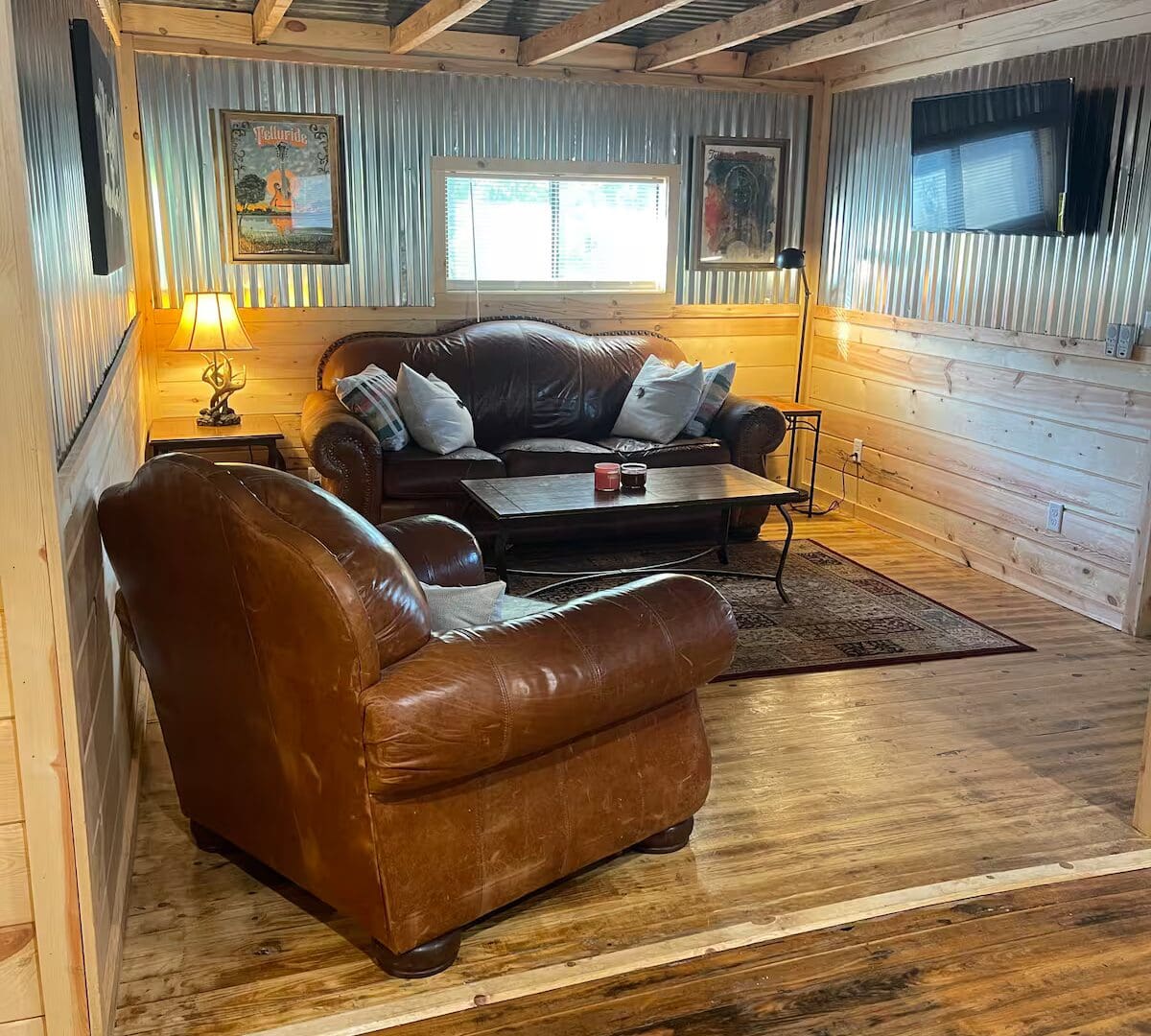 Photo of The Streamer Cabin in Norfork Arkansas offered by HighMountainRentals.comPhotos of The Streamer Cabin in Norfork Arkansas offered by HighMountainRentals.com of The Streamer Cabin in Norfork Arkansas offered by HighMountainRentals.com