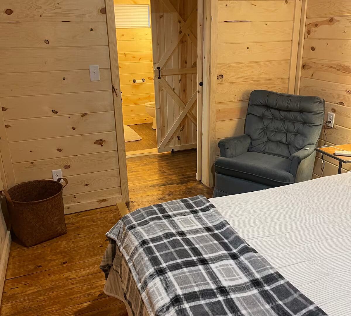 Photo of The Streamer Cabin in Norfork Arkansas offered by HighMountainRentals.comPhotos of The Streamer Cabin in Norfork Arkansas offered by HighMountainRentals.com of The Streamer Cabin in Norfork Arkansas offered by HighMountainRentals.com