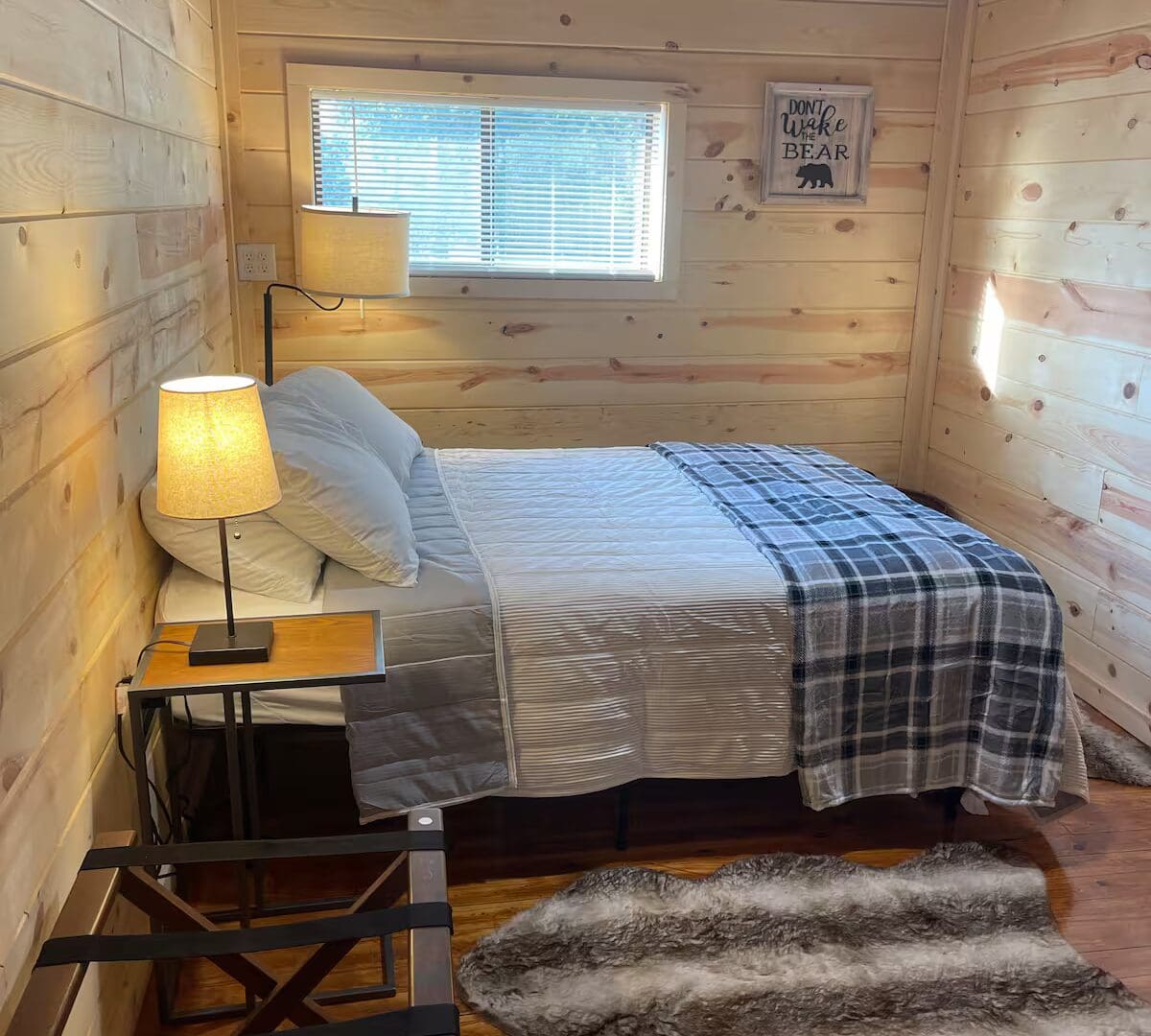 Photo of The Streamer Cabin in Norfork Arkansas offered by HighMountainRentals.comPhotos of The Streamer Cabin in Norfork Arkansas offered by HighMountainRentals.com of The Streamer Cabin in Norfork Arkansas offered by HighMountainRentals.com
