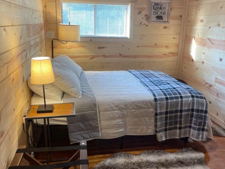 Photo of The Streamer Cabin in Norfork Arkansas offered by HighMountainRentals.comPhotos of The Streamer Cabin in Norfork Arkansas offered by HighMountainRentals.com of The Streamer Cabin in Norfork Arkansas offered by HighMountainRentals.com
