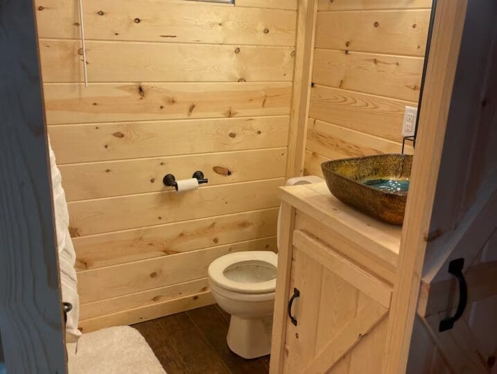 Photo of The Streamer Cabin in Norfork Arkansas offered by HighMountainRentals.comPhotos of The Streamer Cabin in Norfork Arkansas offered by HighMountainRentals.com of The Streamer Cabin in Norfork Arkansas offered by HighMountainRentals.com