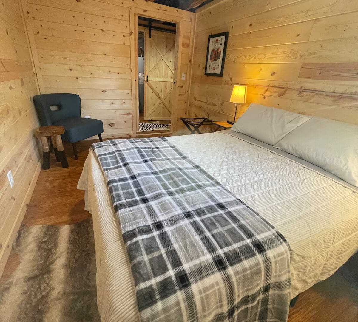 Photo of The Streamer Cabin in Norfork Arkansas offered by HighMountainRentals.comPhotos of The Streamer Cabin in Norfork Arkansas offered by HighMountainRentals.com of The Streamer Cabin in Norfork Arkansas offered by HighMountainRentals.com