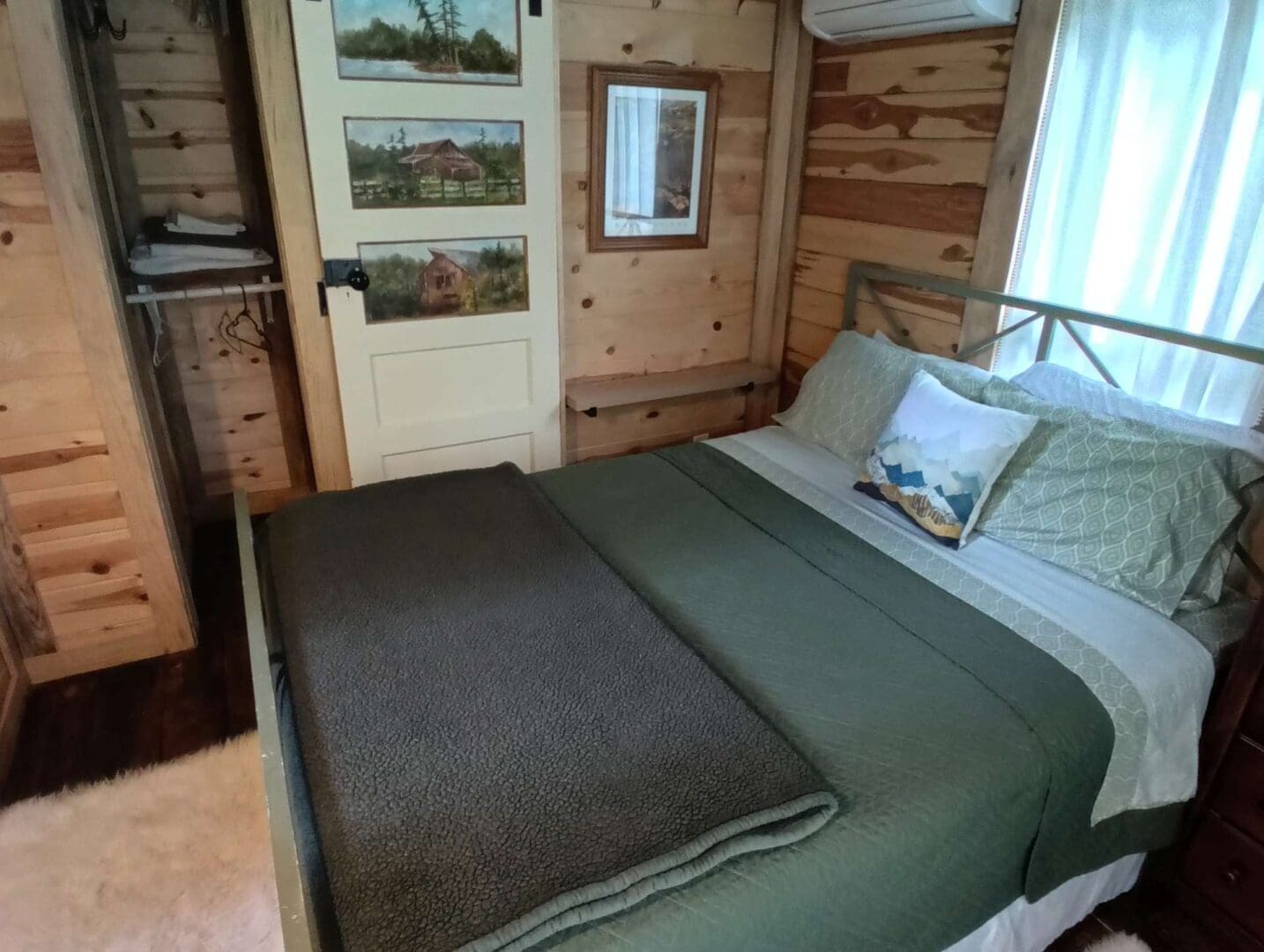 The Squirrels Nest in Norfork Arkansas Vacation Rental property image.