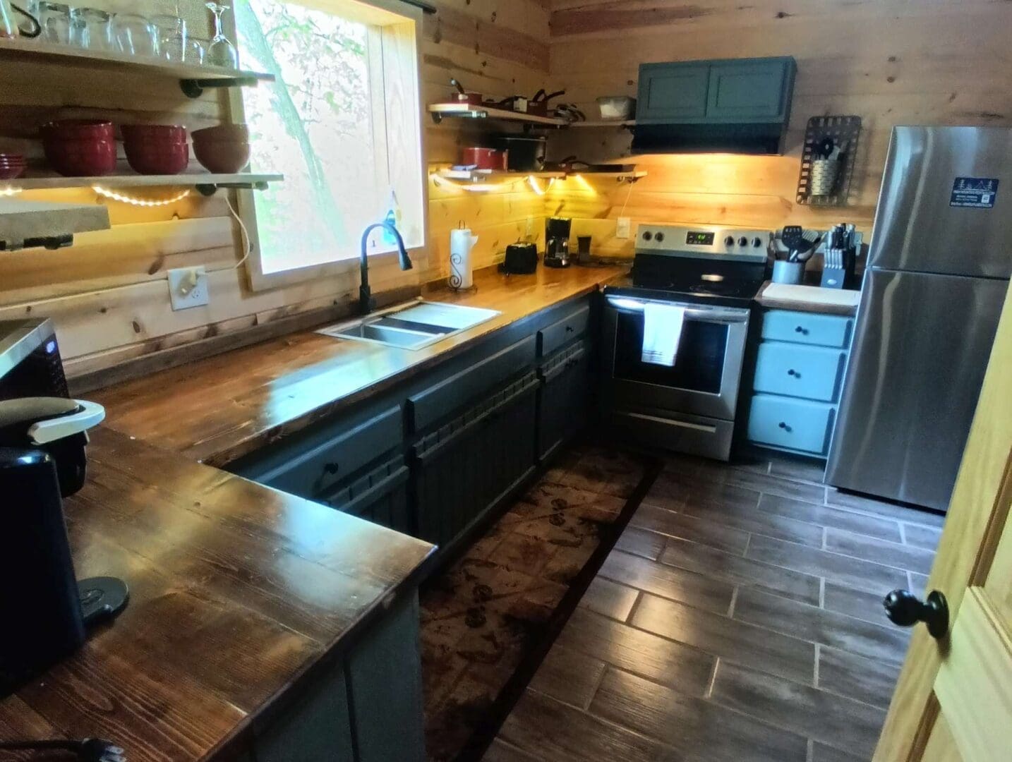 The Squirrels Nest in Norfork Arkansas Vacation Rental property image.