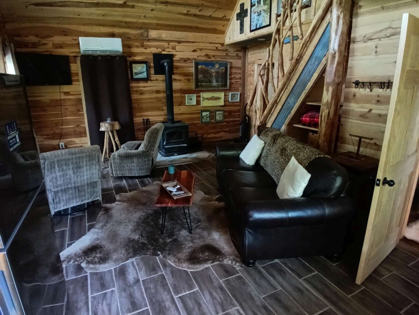 The Squirrels Nest in Norfork Arkansas Vacation Rental property image.