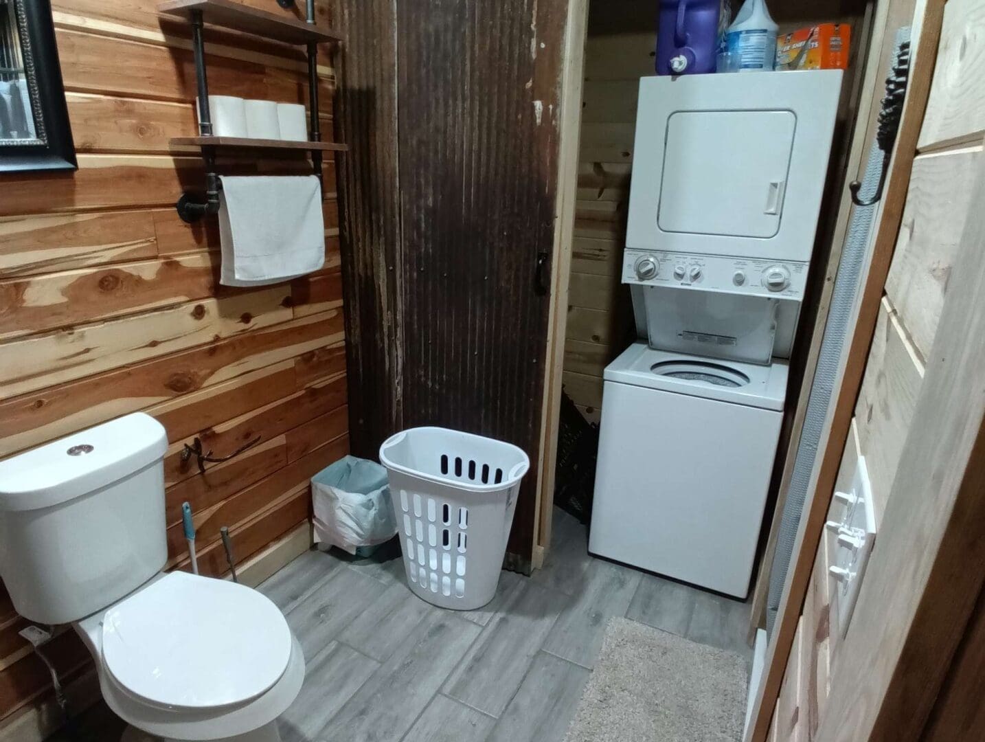 The Squirrels Nest in Norfork Arkansas Vacation Rental property image.