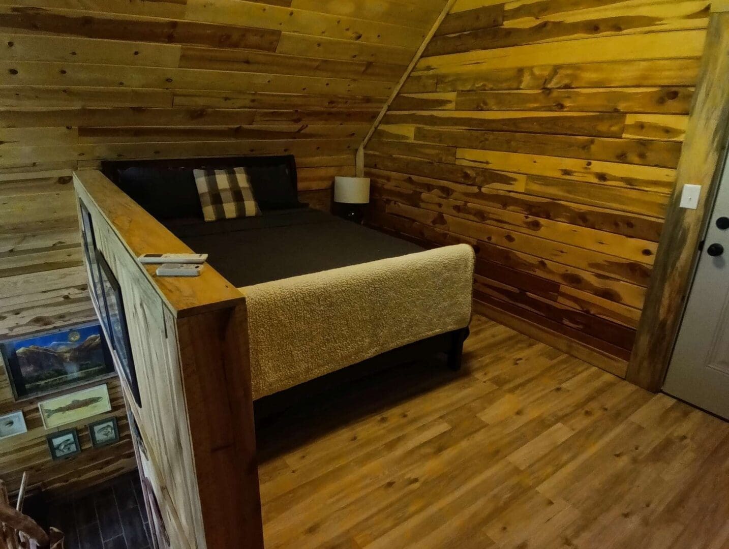 The Squirrels Nest in Norfork Arkansas Vacation Rental property image.