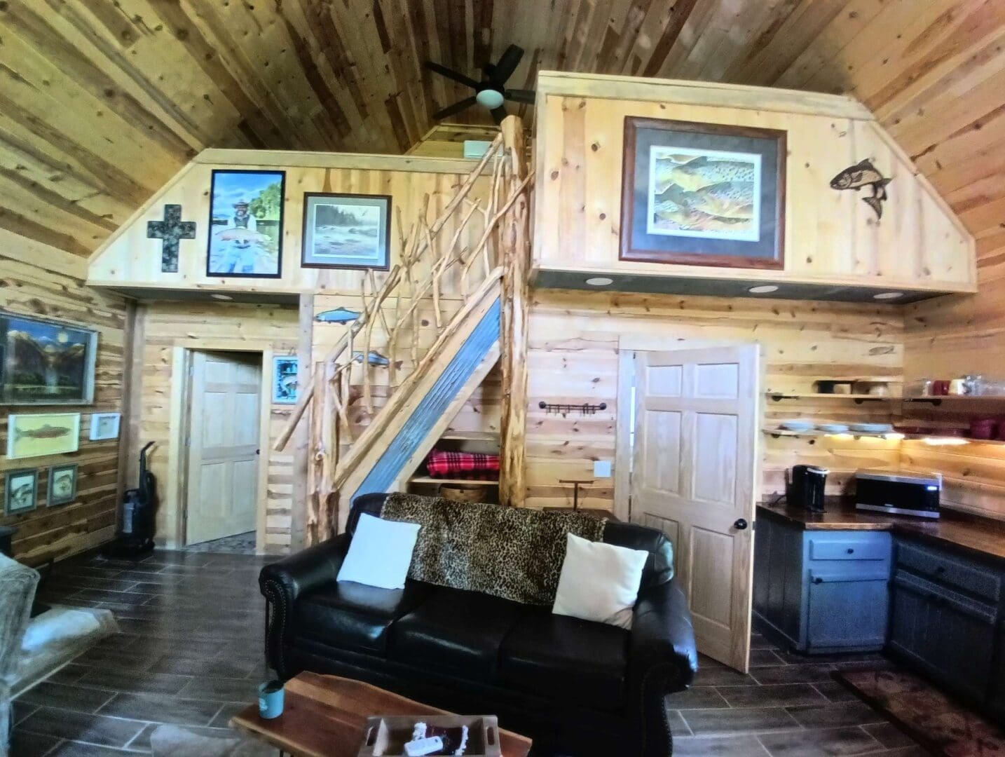The Squirrels Nest in Norfork Arkansas Vacation Rental property image.
